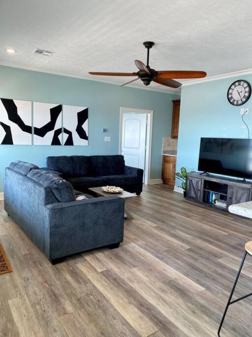 Oceanfront Home Near Hollybeach Cameron Екстериор снимка
